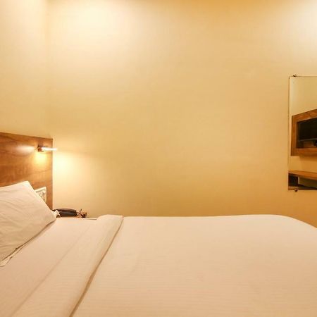 Tiba Hotel ムンバイ エクステリア 写真